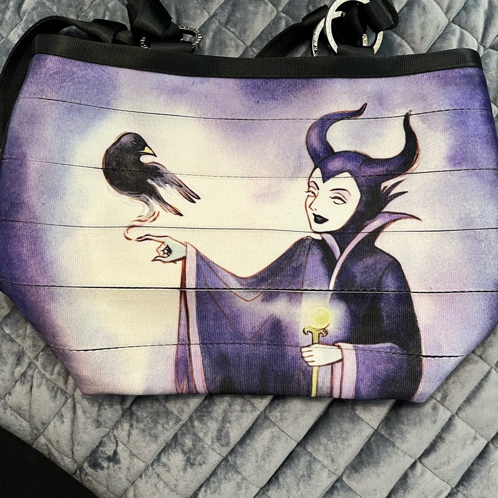 RARE ⭐️ Harvey’s Disney Good vs Evil Purse. Sleeping Beauty Maleficent